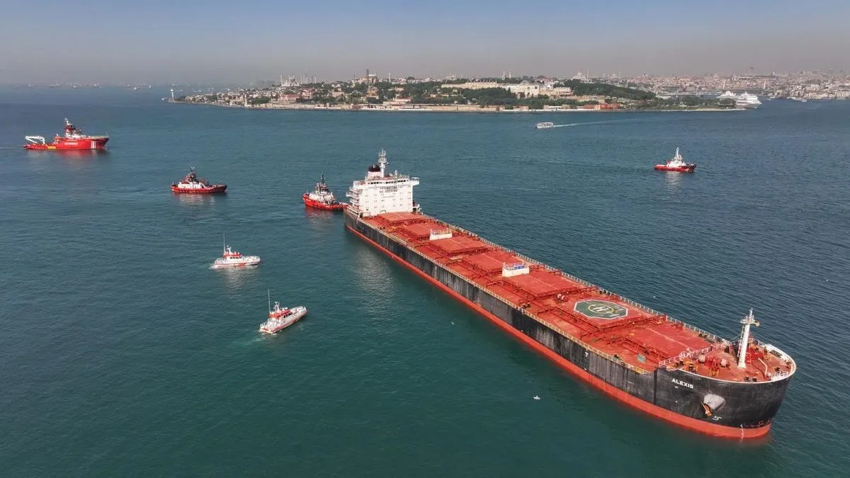 İstanbul Boğazı’nda gemi trafiği geçici olarak askıya alındı