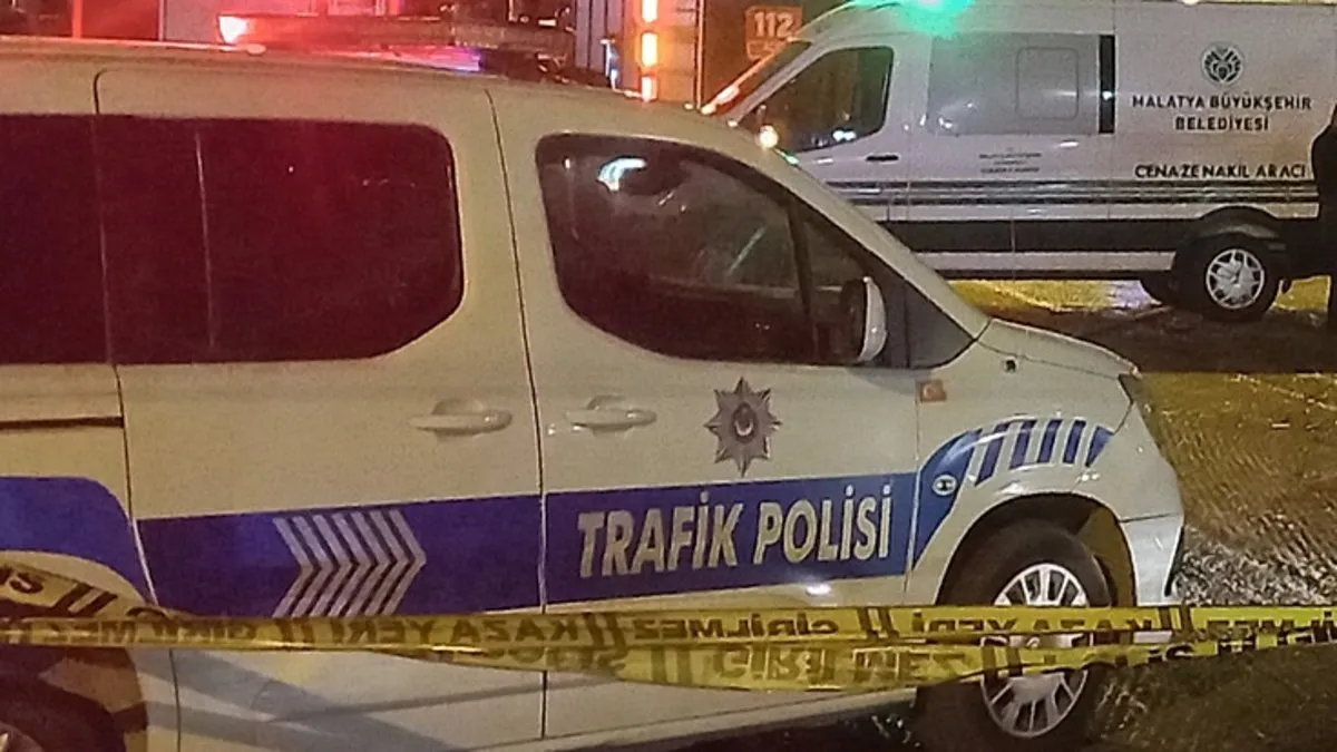 Malatya’da motosiklet ile otomobil çarpıştı: 1 ölü, 2 yaralı!