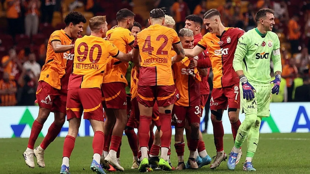 SON DAKİKA: Galatasaray’da dev operasyon! Transfer iddiaları sonrası 4 yıldız birden…