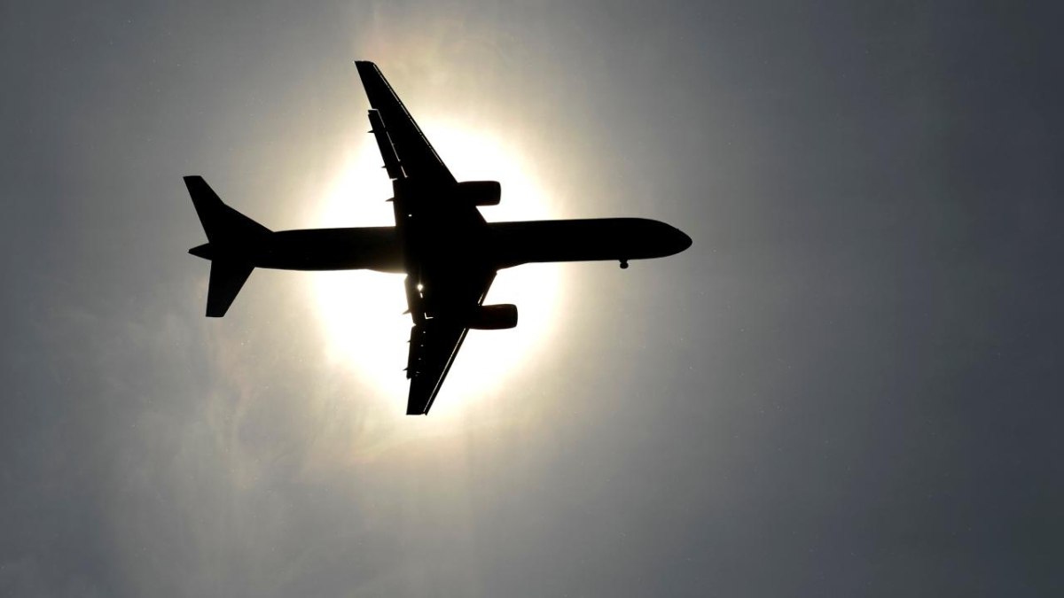 ABD’den Haiti’ye giden yolcu uçağı, inişe geçtiği sırada kurşunların hedefi oldu