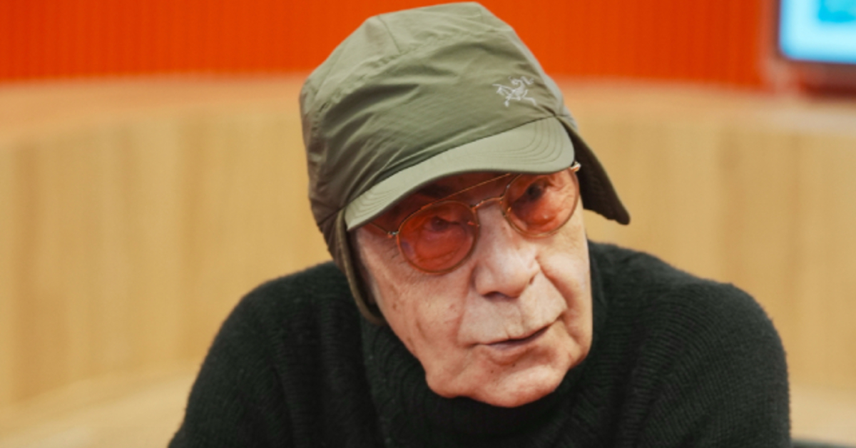 Mazhar Alanson, ‘Sanatçının Öyküsü’ adlı kitabını imzaladı