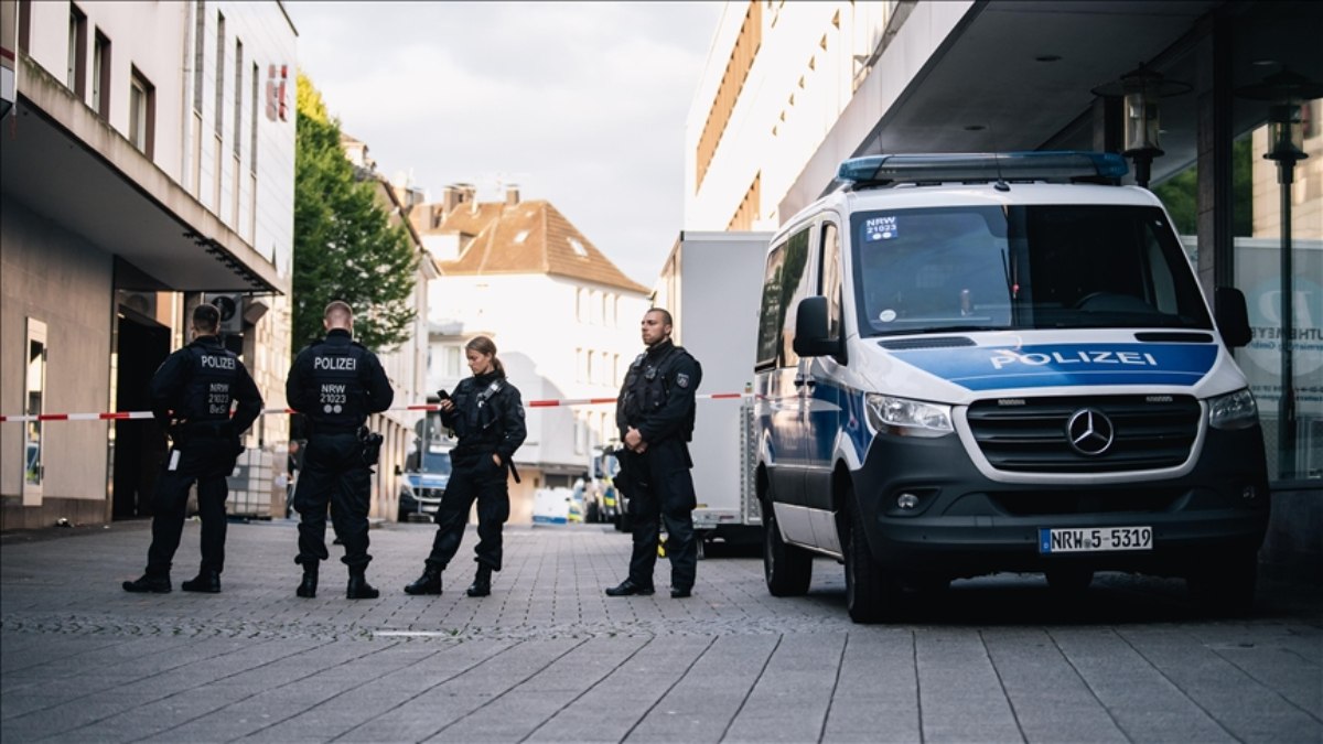 Almanya’da bıçaklı saldırı: 1’i bebek 2 kişi öldü
