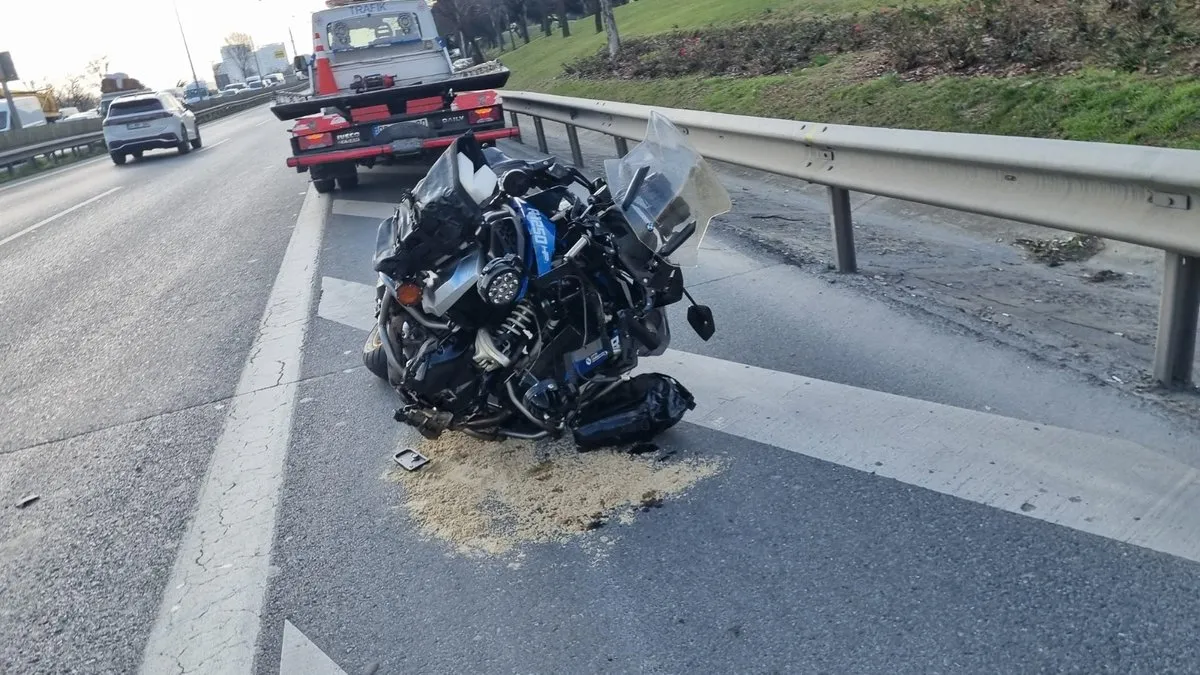 Otomobilin çarptığı motosiklet sürücüsü  hayatını kaybetti